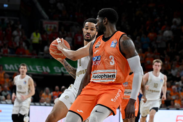 上攻守兼备 上攻守兼备